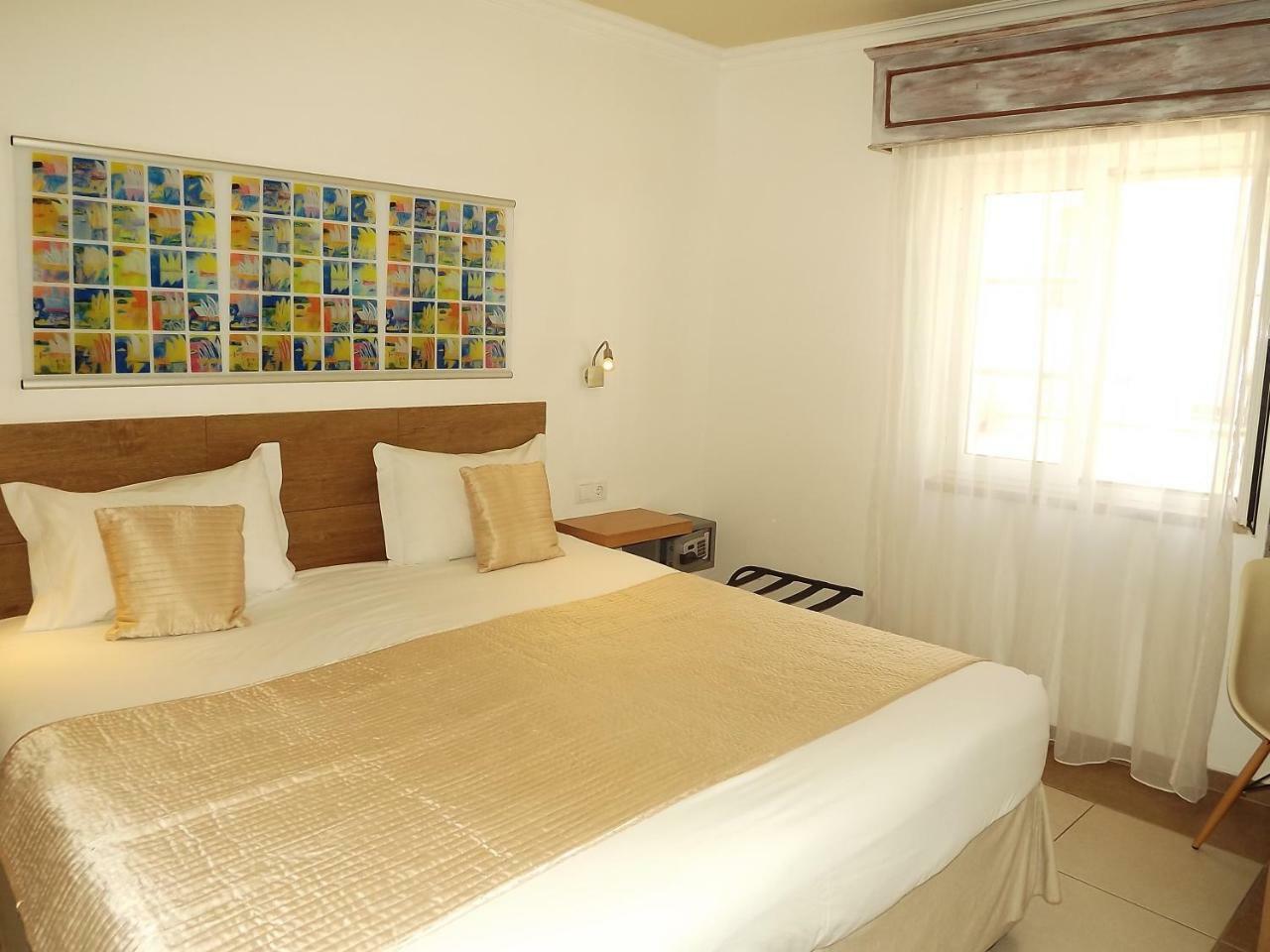 Hotel Mar Azul ลากอส ภายนอก รูปภาพ