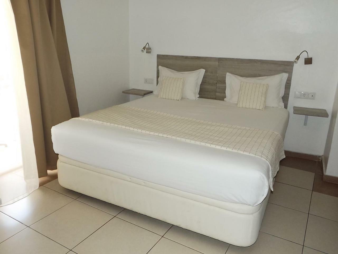 Hotel Mar Azul ลากอส ภายนอก รูปภาพ